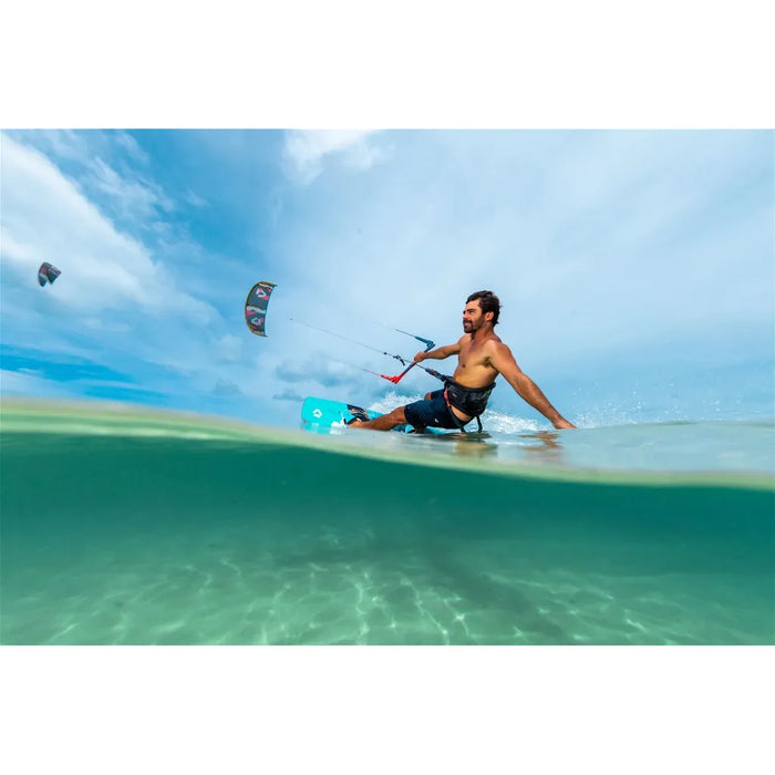 Duotone Kiteboarding Package | Force Kite & Wake