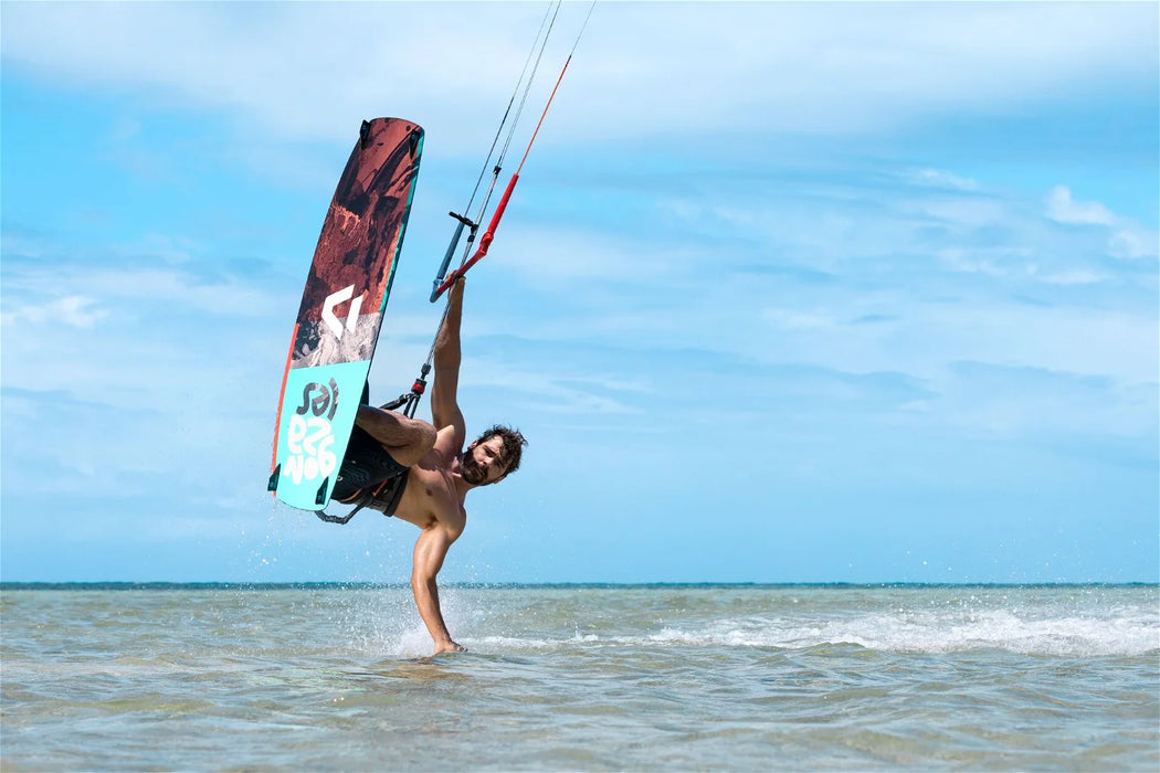 Duotone Kiteboarding Package | Force Kite & Wake